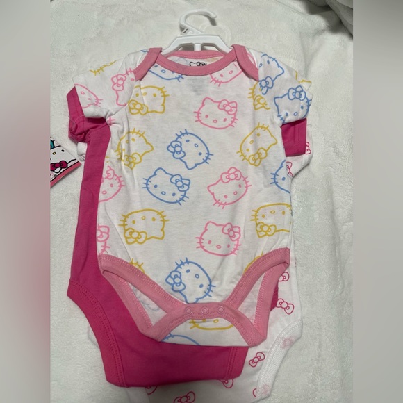 Brand New Hello Kitty Baby Girl Onesies Set Size 6-9 Months - Picture 3 of 3
